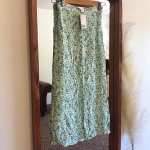✨H&M BRAND NEW SKIRT✨